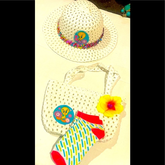 Tweety Bird Hat & Tote - Picture 1 of 4